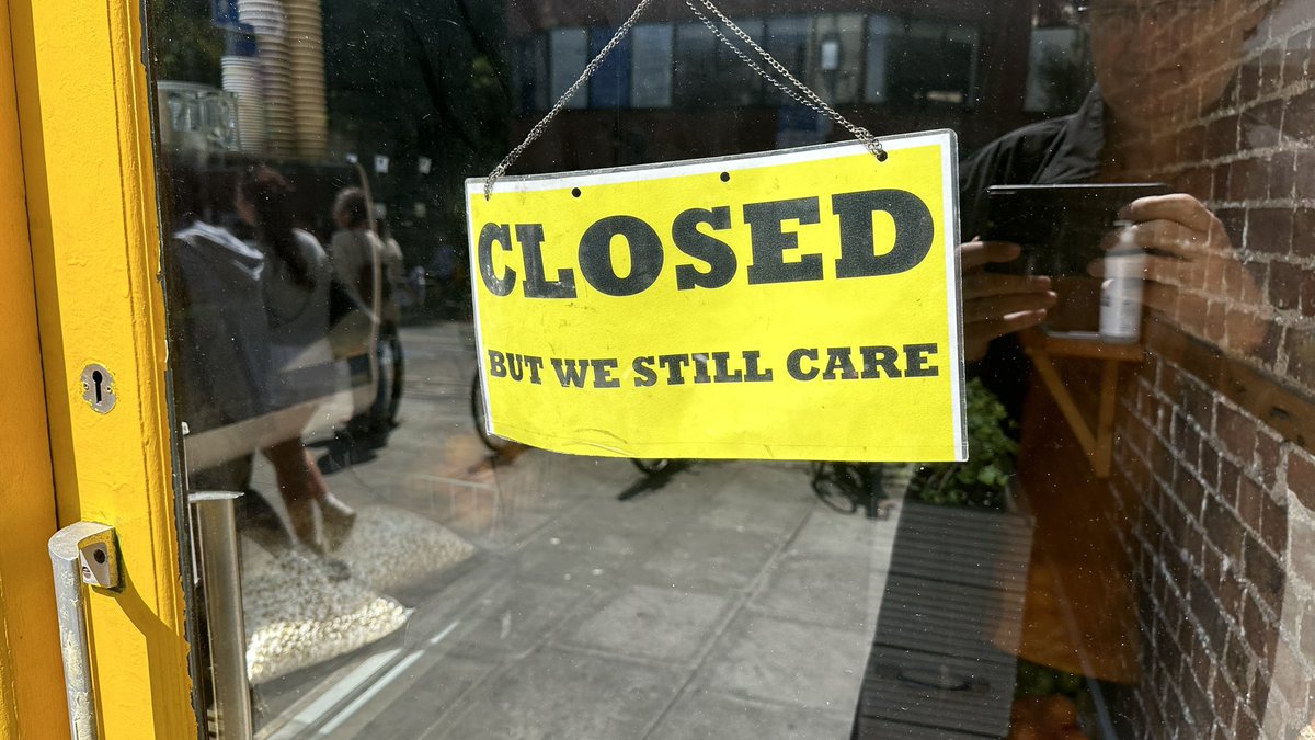 polytekton's tweet photo. @NoContextBrits Today in Brighton https://t.co/ipWrjBjpMA