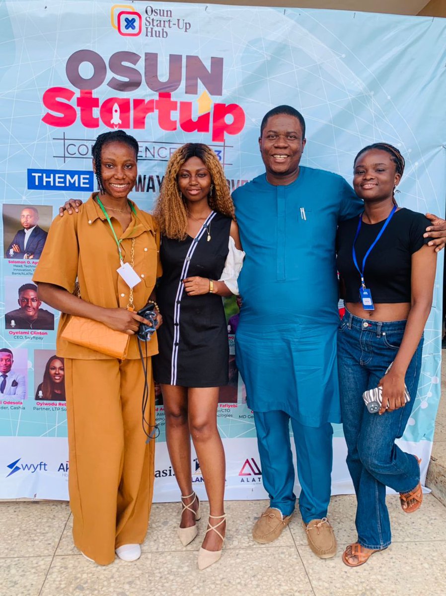 Well-done @Girl_Like_Temi you were #Teamlead of Volunteers at the #Techconference, you coordinated amazingly.👌

Amongst other people I met & networked with at the @osunstartuphub #TechConference, was @sola_isola & he dwarfed me  again. Had to take some pics for the culture.😁