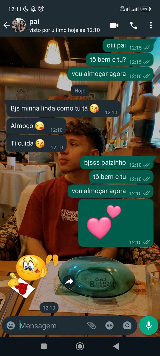 vicdimension's tweet photo. meu pai me manda a mesma mensagem todos os dias, mas hj a figurinha foi diferente 🤏 https://t.co/0vx7FS51ne
