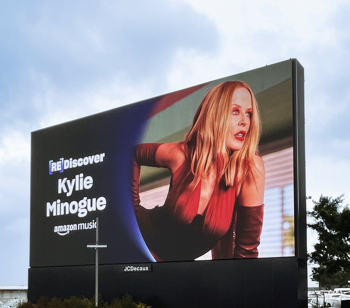 Kylie Minogue tweet media