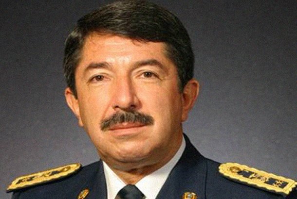 ElDatoEcua's tweet photo. #Urgente ¡SE SABRÁ LOS NOMBRES DE LOS ASESINOS DEL GENERAL GABELA!

El perito Meza señaló que la información entregada para la reconstrucción del informe sobre el asesinato del exgeneral Gabela está incompleto. Sin embargo, ofrece reconstruir la pericia y dar los nombres de los posibles responsables del asesinato. #CasoGabela