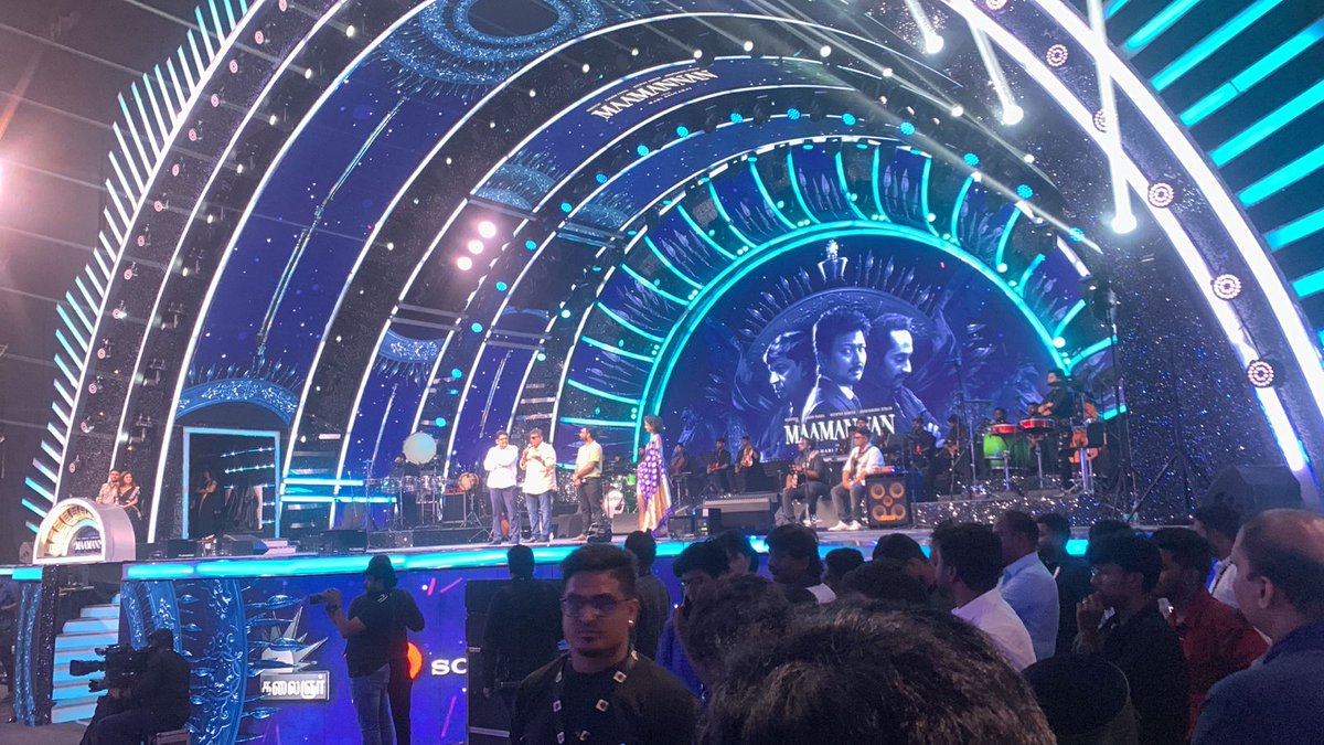 Lakshma07776875's tweet photo. #MAAMANNAN audiolaunch today
Nehru stadium

@Udhaystalin
@VinodthVj #mari_selvaraj @arrahman 
@Vadiveluhere  @KeerthyOfficial   #FahadhFaasil #RedGiantMovies #thenieswar #editorselva #dhilipaction @MShenbagamoort3 #kabilanchelliah @kalaignartv_off @SonyMusicSouth  @NetflixIndia https://t.co/qrsoGo6fKu