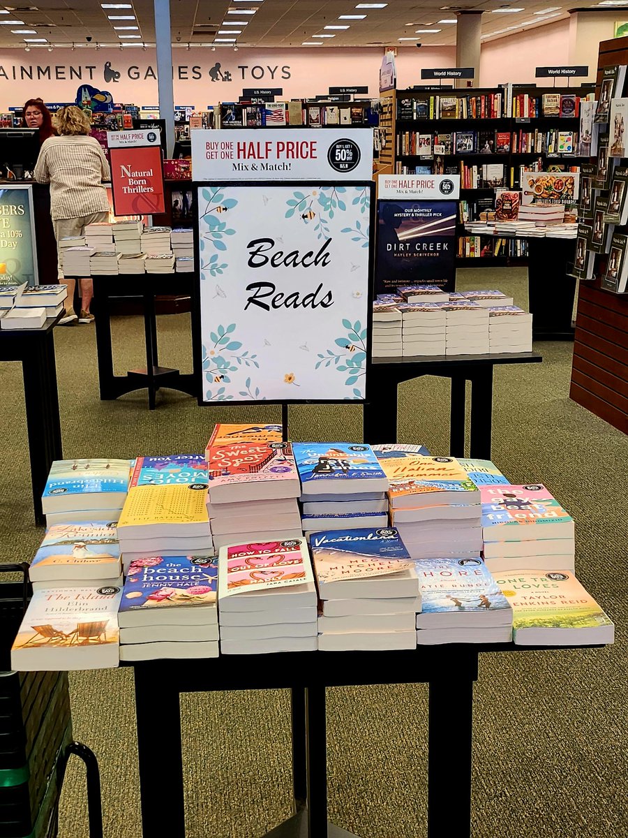 BNMountPleasant's tweet photo. Happy Thursday!! It is almost the weekend! What are you planning to read? If you don't know yet, why not pick up a book from our #beachreads table guaranteed to give you beach vibes? 🌊🌊 https://t.co/WrV5B65vqh