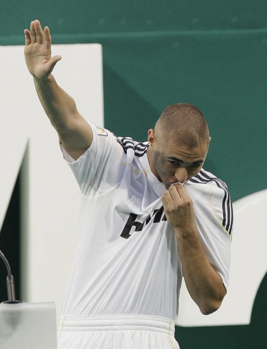 xoj_7's tweet photo. THANK YOU,  MY LEGEND
 #graciasKarim https://t.co/mqMCPNWXy3