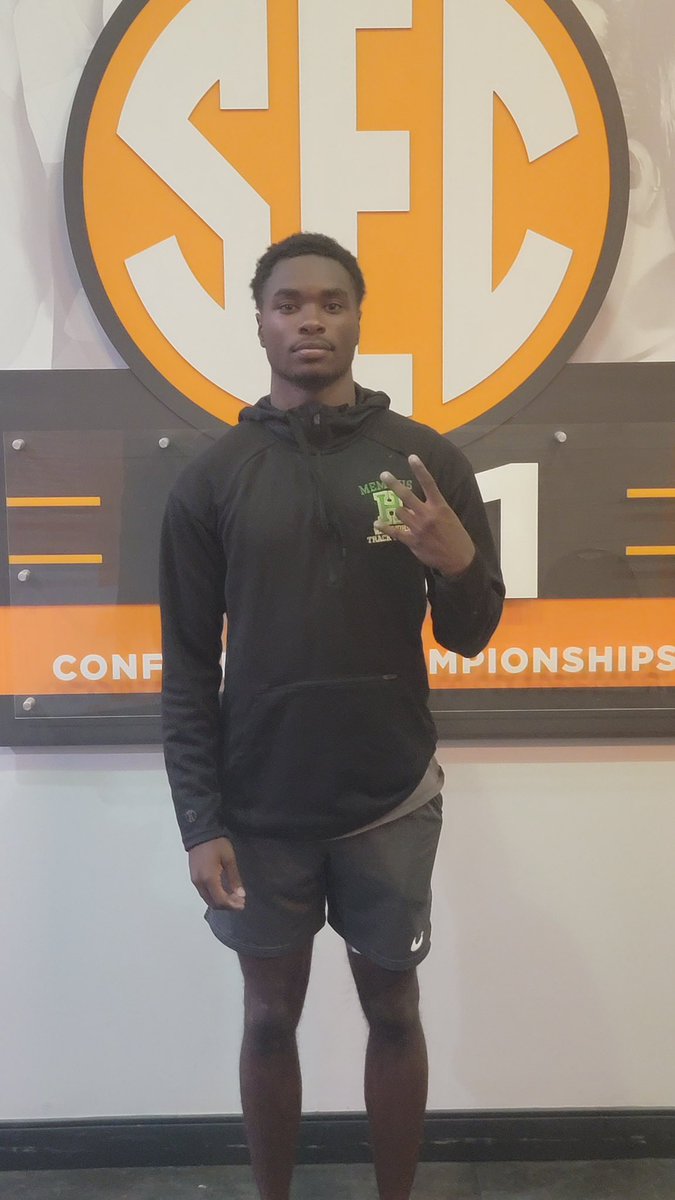 krazyyas31's tweet photo. Had a great time at the University of Tennessee @CoachMack_Tenn @Coach_Nez_ @CSmithScout @Shaun_Graham_DB @FWBO https://t.co/wwXlk2TPfS