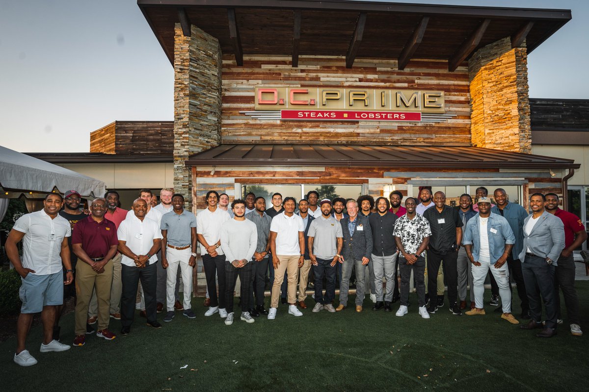 Commanders's tweet image. Dinner and wisdom

The rookies got the opportunity to break bread with some of our alumni last night