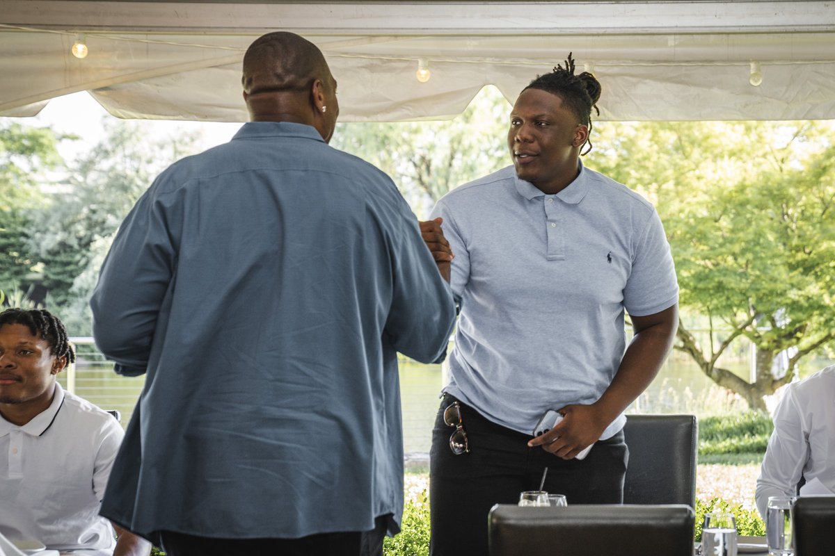 Commanders's tweet image. Dinner and wisdom

The rookies got the opportunity to break bread with some of our alumni last night