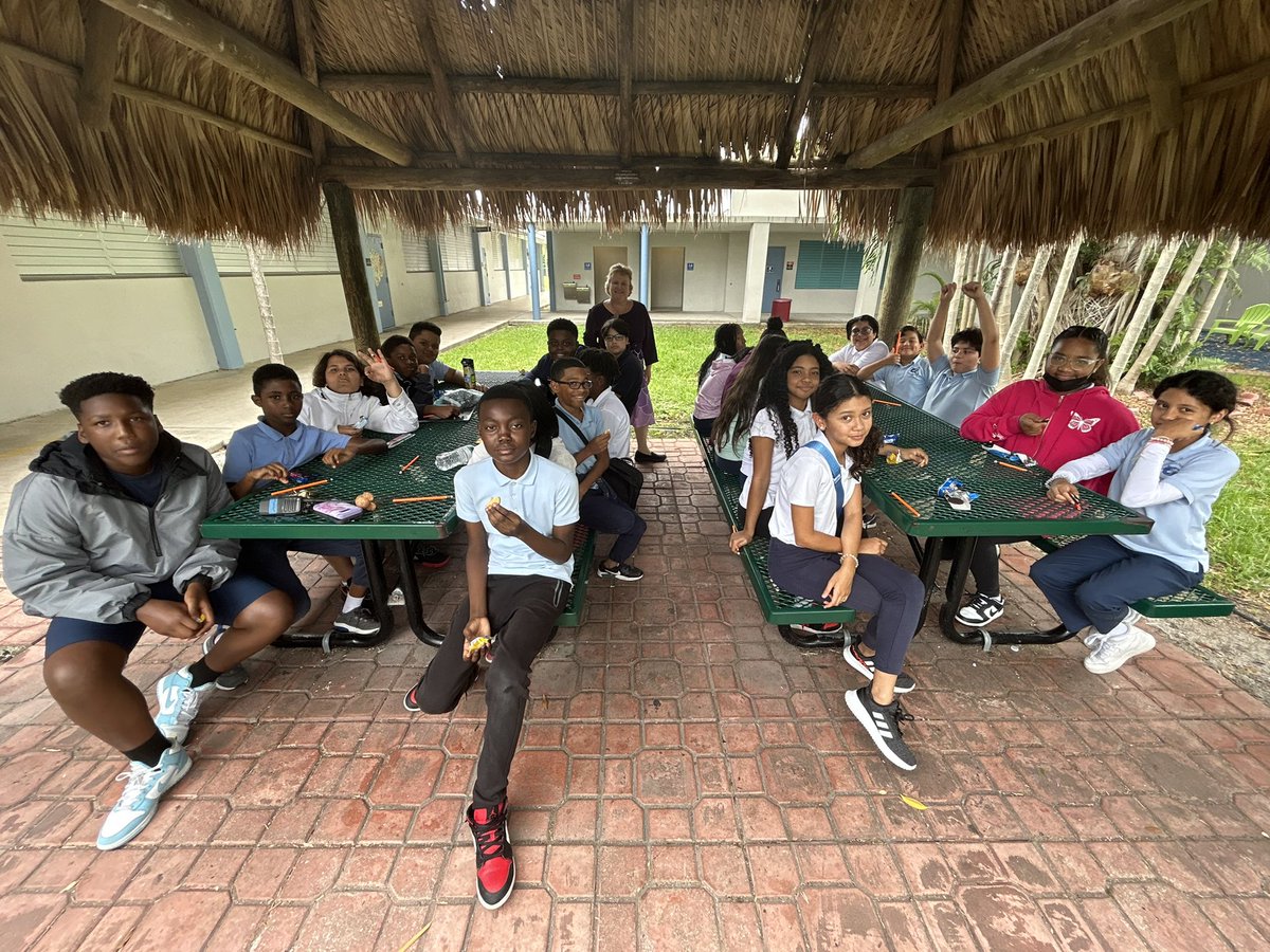 MDCPSSci's tweet photo. Thank you π @EduSmartScience for supporting our #ScienceThinking π€ efforts as we awarded Mrs. Townsley and the @GreynoldsSharks Family the Smart Cookie πͺ recognition representing @MDCPSNorth! @AileenVega123 @MDCPSSTEAM @MDCPSAcademics @NestorEMarcia https://t.co/TBHDMt6ox6