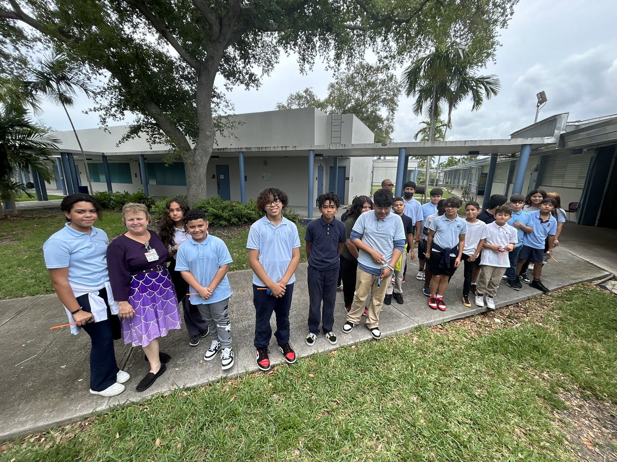 MDCPSSci's tweet photo. Thank you π @EduSmartScience for supporting our #ScienceThinking π€ efforts as we awarded Mrs. Townsley and the @GreynoldsSharks Family the Smart Cookie πͺ recognition representing @MDCPSNorth! @AileenVega123 @MDCPSSTEAM @MDCPSAcademics @NestorEMarcia https://t.co/TBHDMt6ox6