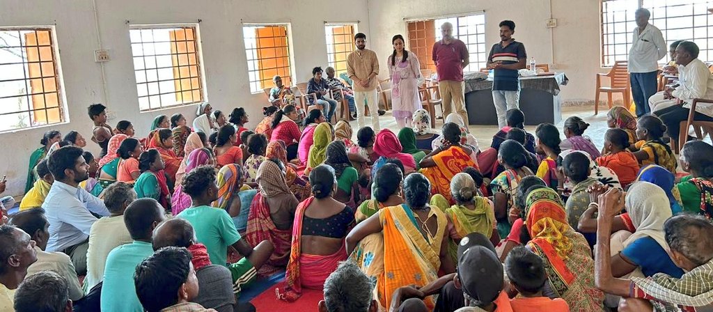 DC_Chaibasa's tweet image. ज्रेडा #सौर_ऊर्जा_नीति-22 तहत सौर #ग्राम में विद्युत आपूर्ति की गुणवत्ता में सुधार व ग्रामीण अर्थव्यवस्था में सौर को एकीकृत करके #रोजगार का अवसर प्रदान करने के निमित्त चक्रधरपुर के भरनिया में स्वनिति इनिशिएटिव व टीम द्वारा संलग्न हितधारकों एवं ग्रामीणों-
@JharkhandCMO @NITIAayog