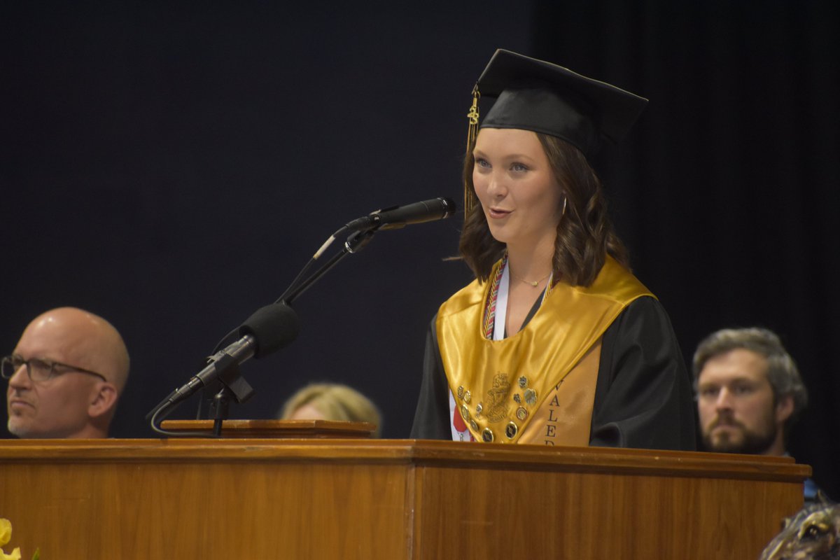 MurraySchools's tweet photo. Congratulations to the 2023 Murray High School graduates.  For a full recap of the Commencement visit https://t.co/4FFFrIZqqi  #murrayschools https://t.co/ShMkUccR0M