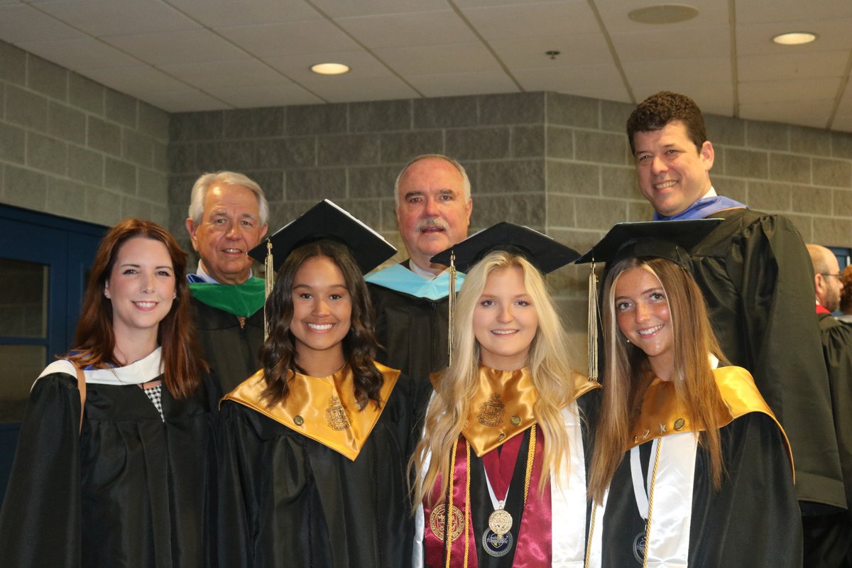MurraySchools's tweet photo. Congratulations to the 2023 Murray High School graduates.  For a full recap of the Commencement visit https://t.co/4FFFrIZqqi  #murrayschools https://t.co/ShMkUccR0M