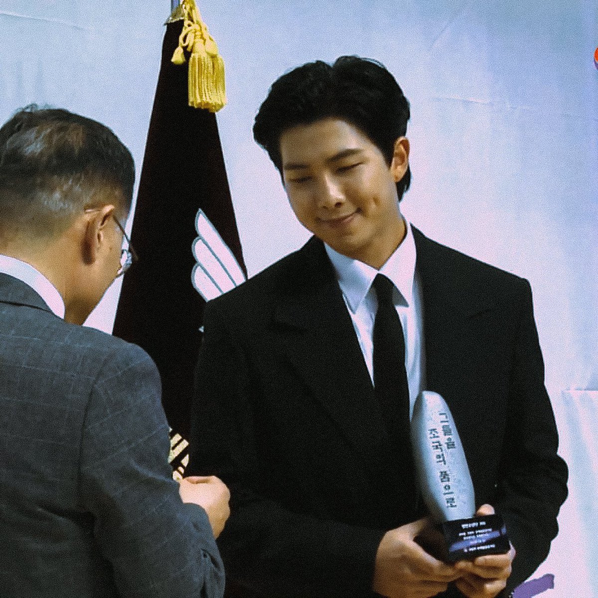 BTSSupportAR's tweet photo. -

آرمي، قوموا بالرد وإعادة التغريدة 👇🏼🗳️:

 I vote #RM for #ArtistaAsiatico at #SECAwards

🎯: 200

🔗: https://t.co/rSAj5qtU6T https://t.co/7N0jWTTIOJ