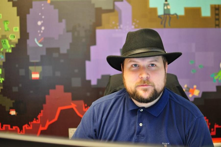 LeThomasOFF's tweet photo. Le développeur suédois de jeu vidéo #MarkusPersson fête aujourd’hui ses 44 ans. 🥳
Il est connu pour être le principal concepteur et développeur de Minecraft.
2014 : Microsoft annonce racheter Minecraft pour 2,5 milliards $, dont environ 71 % reviennent directement à Persson. https://t.co/wpj2b8bwPm