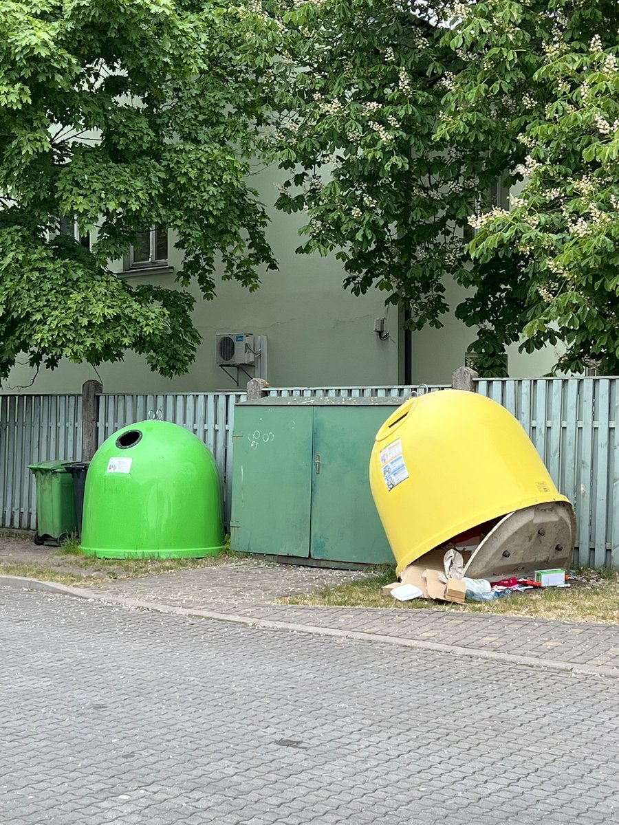 SamTiChoKakBrat's tweet photo. @Ventspilslv @VLK_Ventspils sveiki! Pie autoostas dikti neglīti izskatās! 
Ņemiet par labu! 😎 https://t.co/PWyZgaOrpf