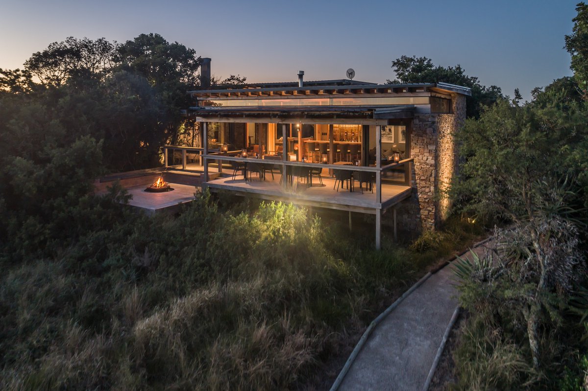ExclusiveJourn2's tweet photo. From the #bush to the #beach and everything in between... Experience the ultimate #safari to #KariegaGameReserve while staying at #RiverLodge and #UkhoziLodge😍🤩
👇👇👇
info@exclusivejourneys.co.za
#wildlife #luxurytravel #wildernessexperience #southafrica 
📸 #Kariega https://t.co/JOSk1ADpTe