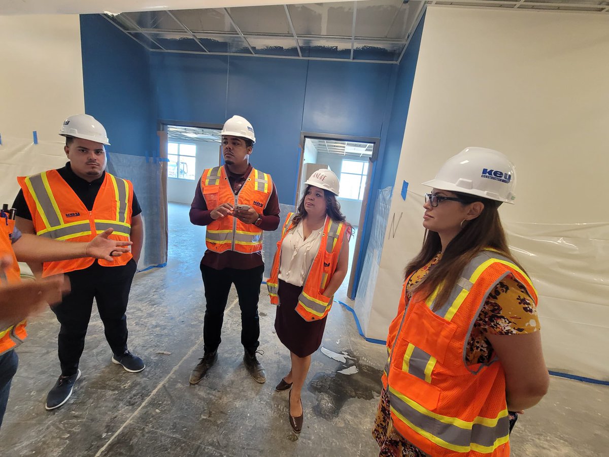 msimeldaandre's tweet photo. Tour of our new school!!! https://t.co/HYEx41fVUB proud principal! #msgreaglepride https://t.co/BxsQ2jGWoj