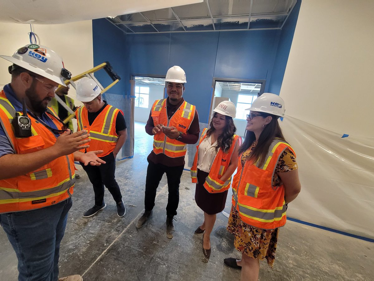 msimeldaandre's tweet photo. Tour of our new school!!! https://t.co/HYEx41fVUB proud principal! #msgreaglepride https://t.co/BxsQ2jGWoj