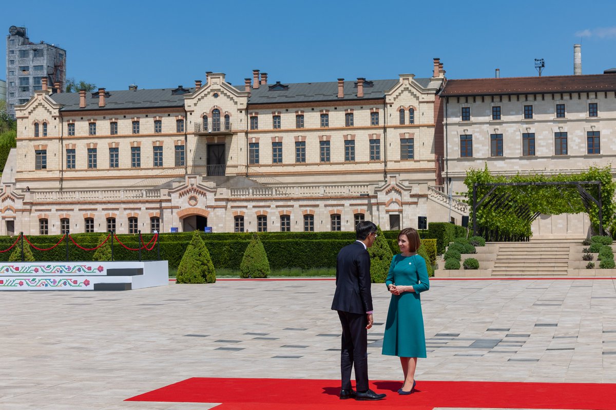 Rishi Sunak tweet media