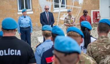 DelphineSankara's tweet photo. 🔴Timor-Oriental🇹🇱/Cela fait 18 ans que la #MANUTO est dans ce pays.
On ne sait pas ce que cette Mission de l’@ONU_fr fout là-bas
La @UN_MINUSMA dit que l’éthique lui dicte de rester neutre entre le Mali🇲🇱 et les Terroristes, mais les Terros tuent les Maliens !
Foutaises ! https://t.co/9RvHywnTVS