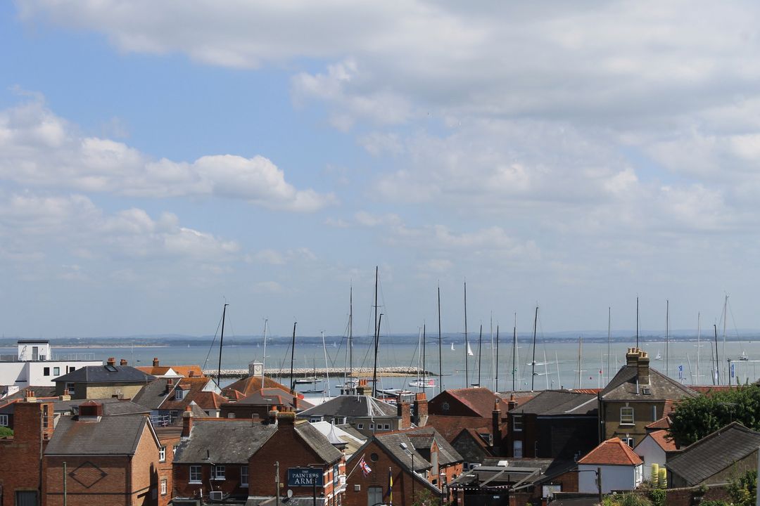 WinchesterAD8's tweet photo. INTRODUCING our newest property...on the Isle of Wight!
.
Welcome to The Lockett House in Cowes:
⛵ 4 bedrooms
⛵ Sleeps 7
⛵ Close to town
⛵ Close to the harbour
⛵ Perfect crew house

Book now for the perfect getaway any time of the year.
Link to book https://t.co/4OySxXVkK4 https://t.co/Cz2QSQD3w1