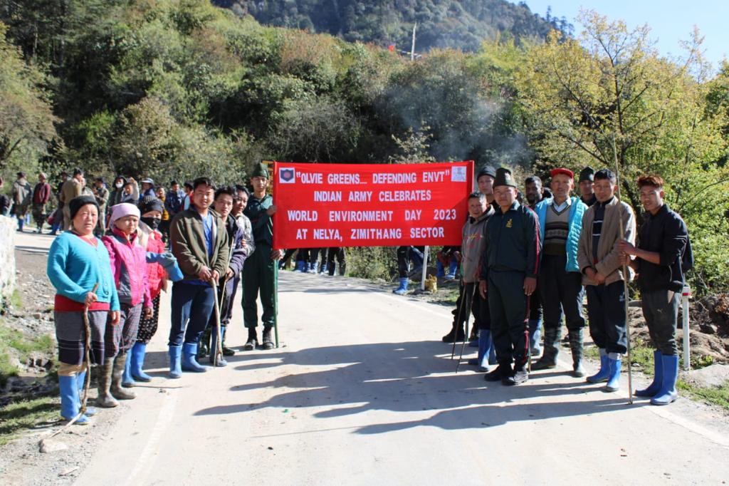 prodefgau's tweet photo. #IndianArmy organised Mass Awareness & Cleanliness Drive at #Gorsam #Kapsi #Rupa #Bomdila and #Nelya, Arunachal Pradesh in run up to #World_Environment_Day
#MissionLiFE
@SpokespersonMoD https://t.co/ugRuntjL93