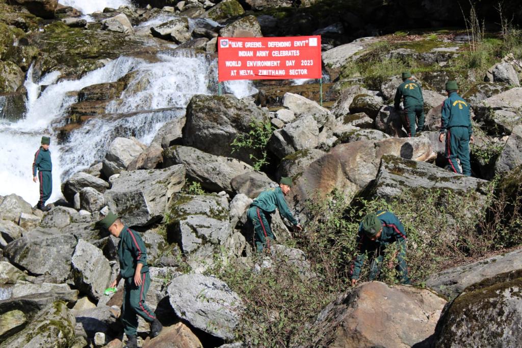 prodefgau's tweet photo. #IndianArmy organised Mass Awareness & Cleanliness Drive at #Gorsam #Kapsi #Rupa #Bomdila and #Nelya, Arunachal Pradesh in run up to #World_Environment_Day
#MissionLiFE
@SpokespersonMoD https://t.co/ugRuntjL93