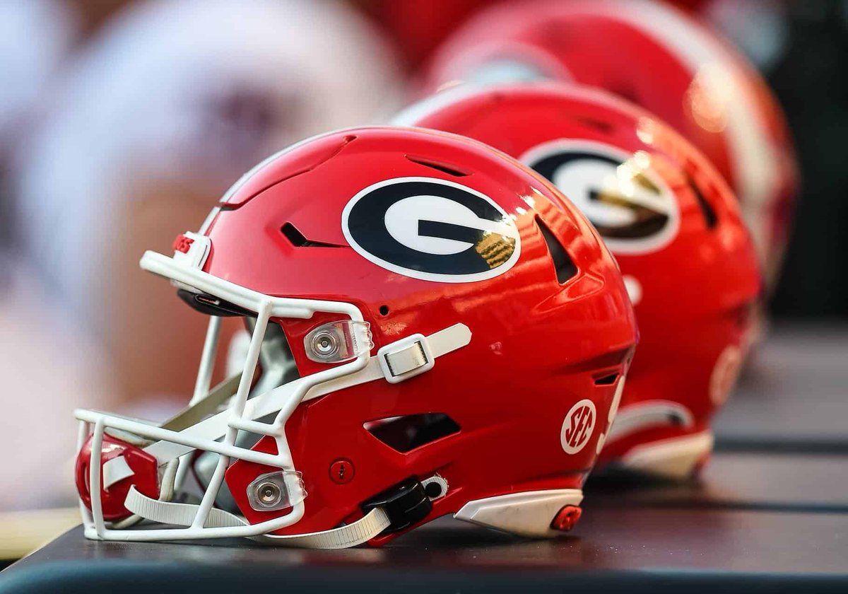 Ready to compete ⁦⁦<a href="/GeorgiaFootball/">Georgia Football</a>⁩ camp today! ⁦<a href="/_Coach_Martin_/">Dustin Martin</a>⁩  ⁦@HOLD2017⁩ #GoDawgs