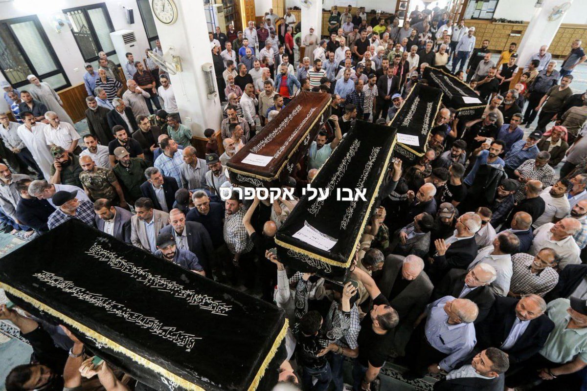 AbuAliEnglishB1's tweet photo. #Syria: Pictures from today's funeral of the five militants belonging to the #Popular_Front General Headquarters

The five were killed early yesterday morning on the Lebanese side of the border with Syria following the #explosion of an old rocket that was stored in the... (1/2) https://t.co/dMFI0pqKdm