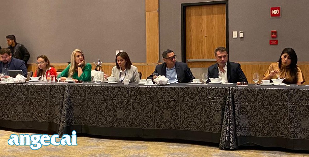Da inicio la reunión mensual de Socios de #Angecai, con la bienvenida a los Directores que se integran, <a href="/MILMMaribel/">Maria Isabel  Lopez</a> de <a href="/ema_ac/">EMA A.C</a>, Esteban Jaramillo de <a href="/CANAMIOrgMx/">CANAMI.ORG.MX</a> y <a href="/jdiazmazadiego/">Juan Díaz Mazadiego</a> de <a href="/ComenorMx/">COMENOR</a>.

¡Bienvenidos!

#YoSoyAngecai