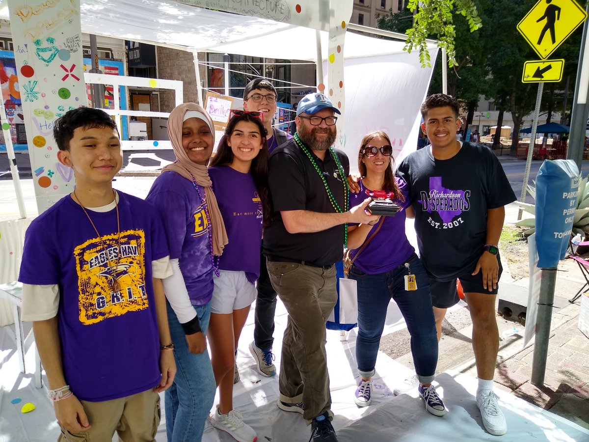 Thx @DtownDallasInc. for this school year's Parking Day Dallas! We collaborated w/ students from @AllenSTEAM @RichardsonHS1 @CityLabHS @ProsperISD making @CityOfDallas Main St. a vibrant space!
Looking forward to this Sept. @parkingdaydal!
#stantecedu @Stantec @RichardsonISD