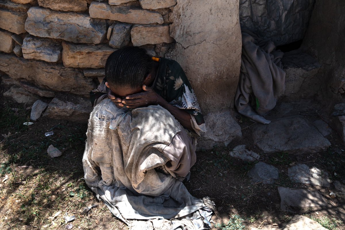 During the two weeks I spent documenting the humanitarian crisis in Tigray, I visited Mekele, Abi Adi, Adwa, Axum and Samre. I interviewed dozens of IDPs in IDP centres and also in hospitals. Thread ⬇️

#TigrayWar #InternationalAid #TigrayGenocide #Ethiopia