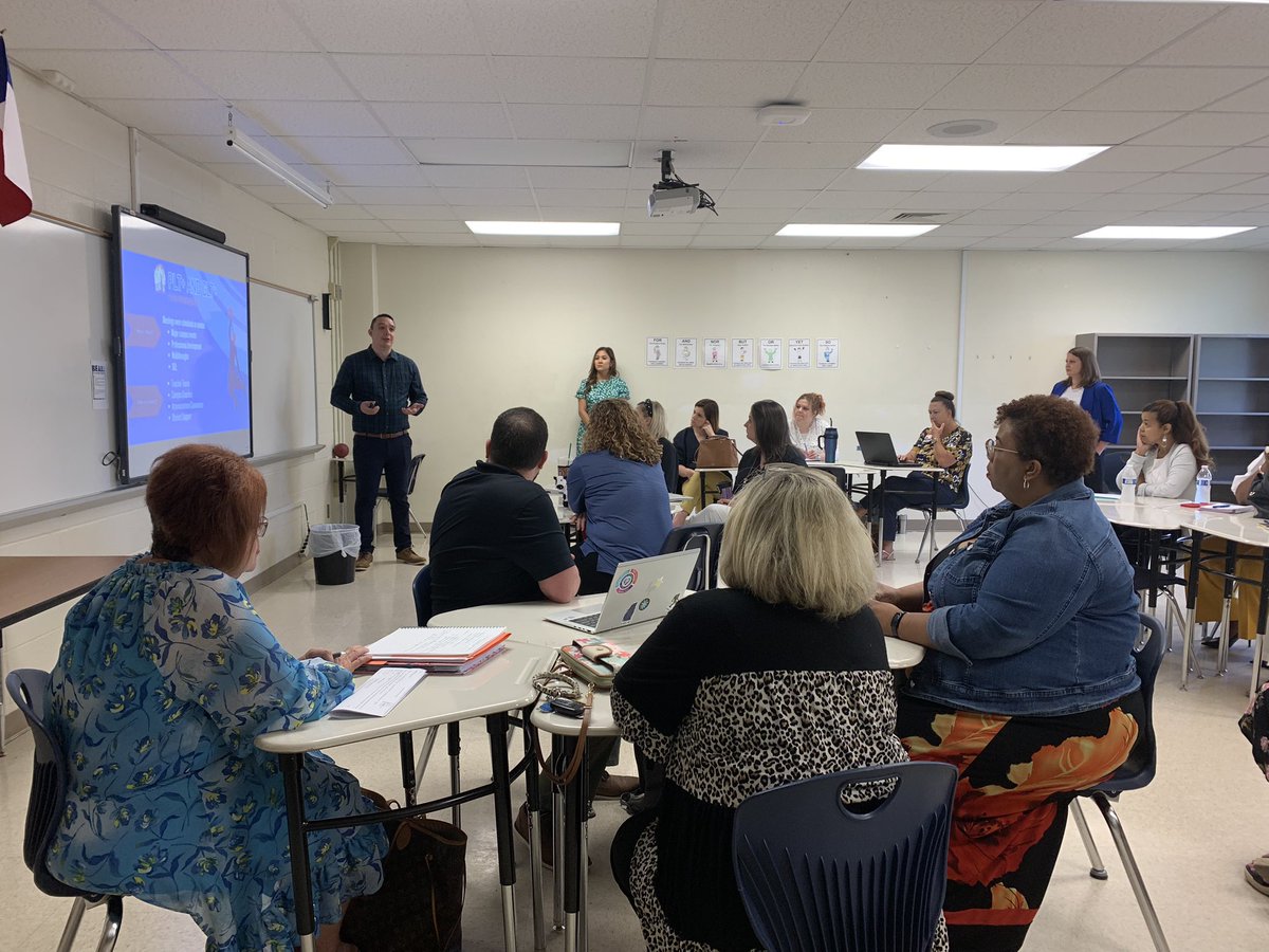 jsaavedra1775's tweet photo. #ThreePointersIdeasForEffectiveCollaboration w/ @DeZavalaPisd @garzamel #RubenMarichalar @castilloclassrm #StacyPaxton 2nd Annual @PasadenaISD_TX #LeadershipSymposium https://t.co/ffztFfWnU6