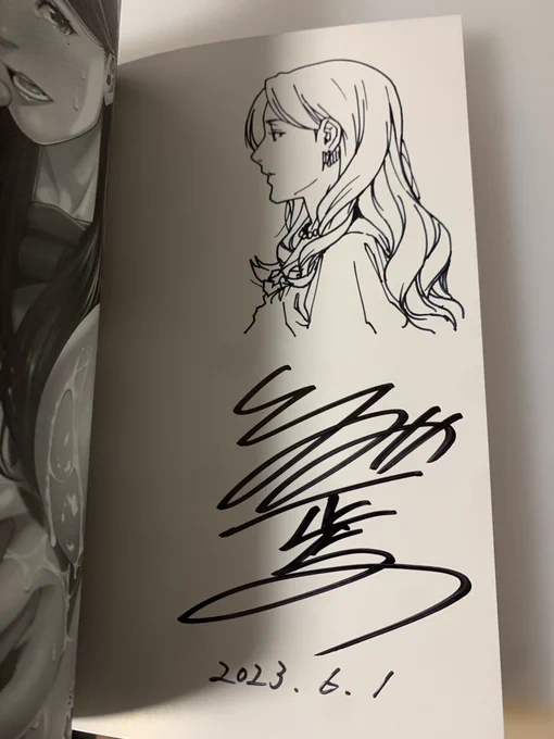 サイン本カキカキ中😊
実はサイン本に絵を入れるのは初めてだったりします。💦
がんばって全部に違う絵を入れているので よろしければゲットしてやってください。🙇🏻‍♂️ https://t.co/xF2NiiUl46