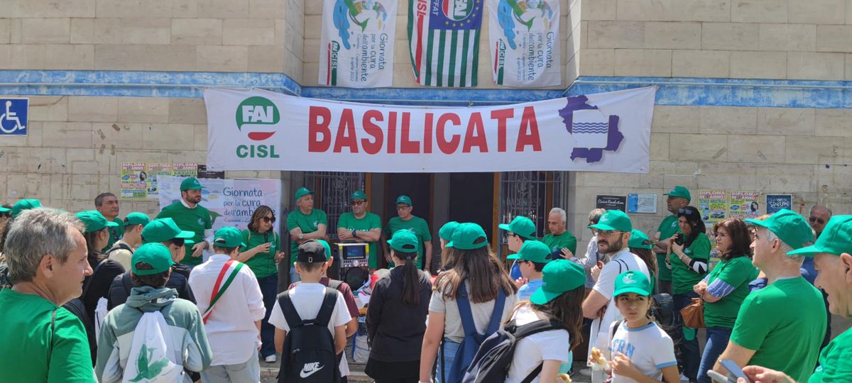 fai_cisl's tweet photo. 🌱⛰️🌊Torna #FaibellalItalia, iniziativa #FaiCisl e @TerraVivaCisl per cura #ambiente. A pochi giorni da #WorldEnvironmentDay2023 molte le iniziative per riqualificare aree verdi, luoghi, beni collettivi. Oggi in #Basilicata al #BoscoPiantano di #Policoro con studenti e autorità. https://t.co/mYWrtp1sUY