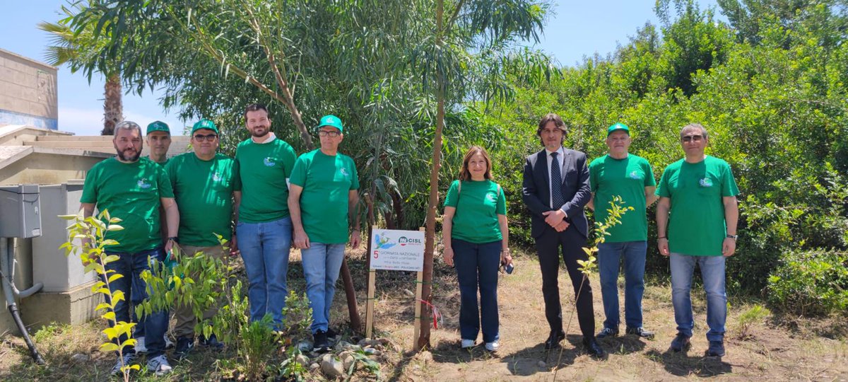 fai_cisl's tweet photo. 🌱⛰️🌊Torna #FaibellalItalia, iniziativa #FaiCisl e @TerraVivaCisl per cura #ambiente. A pochi giorni da #WorldEnvironmentDay2023 molte le iniziative per riqualificare aree verdi, luoghi, beni collettivi. Oggi in #Basilicata al #BoscoPiantano di #Policoro con studenti e autorità. https://t.co/mYWrtp1sUY