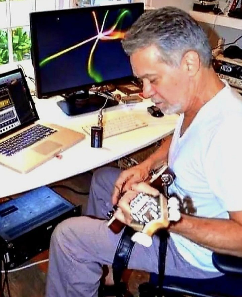 Eddie Van Halen doing what he loved best 🎼🎶🎵