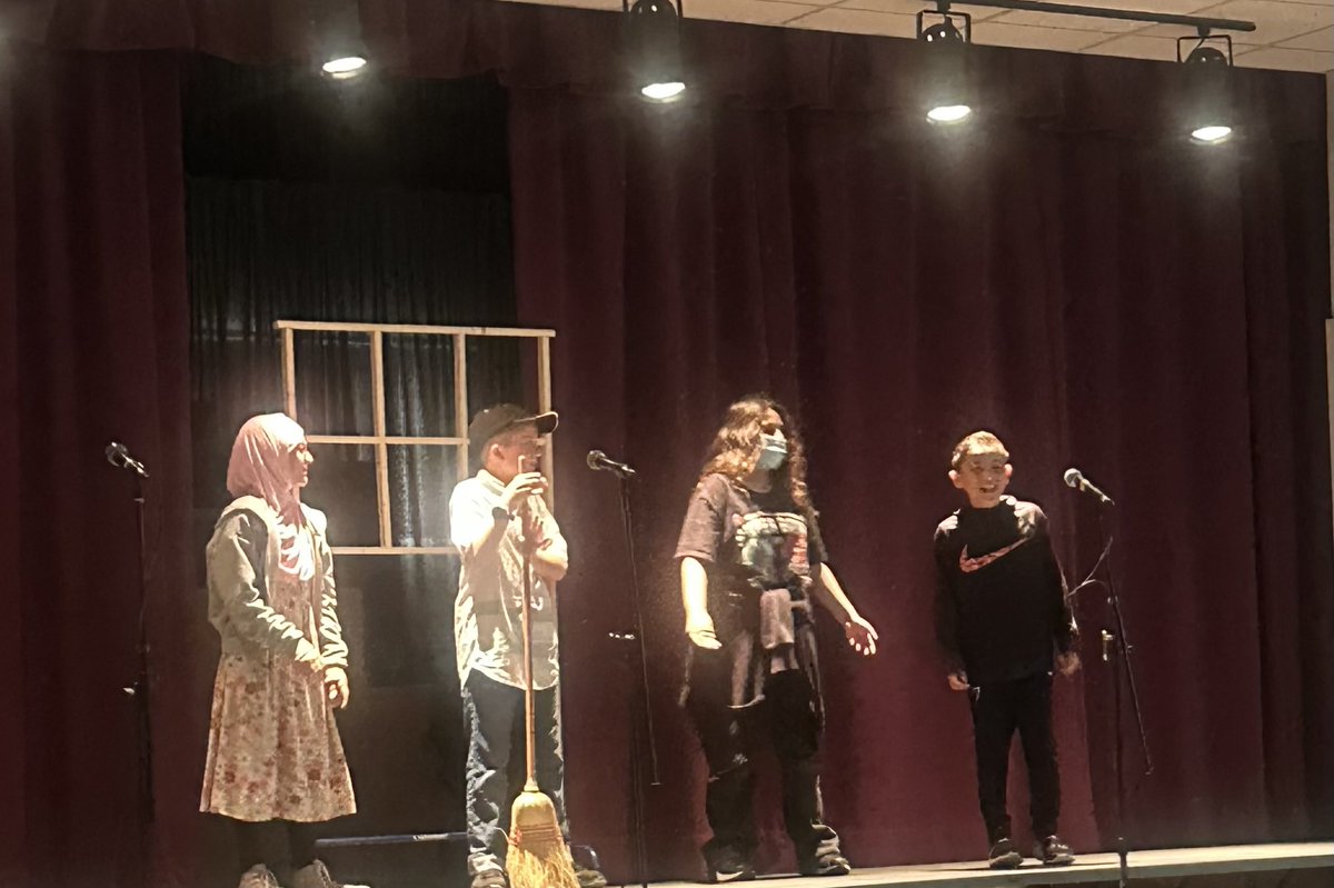 UnsworthPrinc's tweet photo. And that’s a wrap! Congratulations to the 5th graders in H2 who performed The Phantom of the Music Room for our school and their families. It was outstanding! What a gift of love from Mrs. Peterson! She is, and has been a blessing to our school! Good luck on your retirement. https://t.co/SDnSOY2KpP