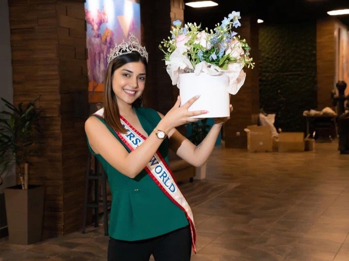 Jay-Ho! The Jay Kumar Show (@thejaykumarshow) on Twitter photo From India to Russia: Mrs. World Sargam Koushal graces the Mrs. World Russia pageant with her presence, spreading inspiration and goodwill. Welcomed with a special cake.
Read the full story:
jay-ho.com/news/internati…
<a href="/koushalsargam3/">Sargam Koushal</a> #MrsWorld #MrsWorldSargamKoushal From India to Russia: Mrs. World Sargam Koushal graces the Mrs. World Russia pageant with her presence, spreading inspiration and goodwill. Welcomed with a special cake.
Read the full story:
jay-ho.com/news/internati…
<a href="/koushalsargam3/">Sargam Koushal</a> #MrsWorld #MrsWorldSargamKoushal