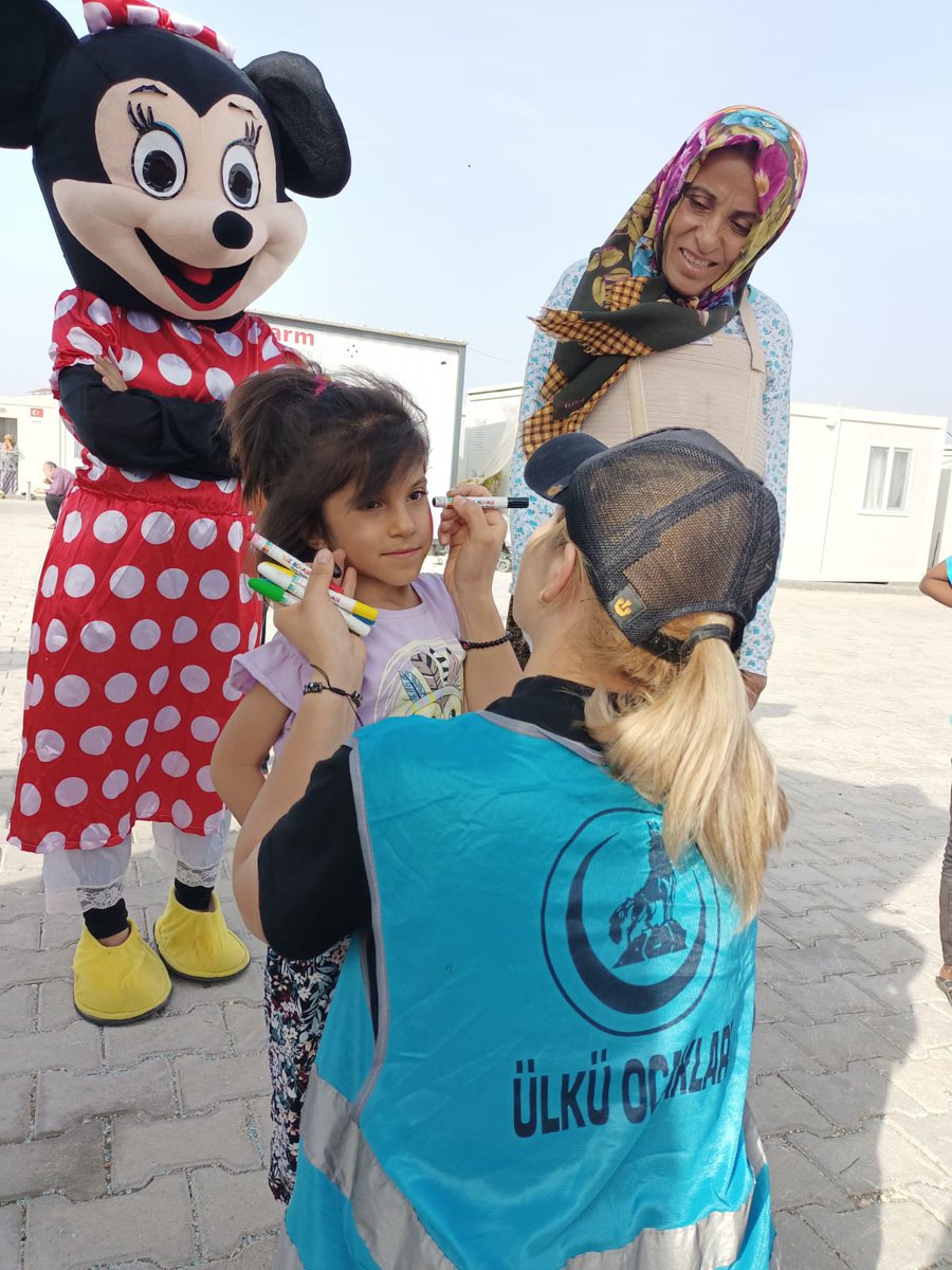 AlihanDoner's tweet photo. Ülkü Ocakları Hatay İl Başkanlığı olarak Büyükdalyan Konteyner Kent’te ikamet eden 
geleceğimizin teminatı olan çocuklarımızı hem eğlendirdik hem de çocuklarımıza eğitici oyuncak dağıtımı yaptık.

Biz Buradan Ayrılırsak Hakk Bize Küser
#Hatay 🇹🇷 https://t.co/EMrsixBkZe