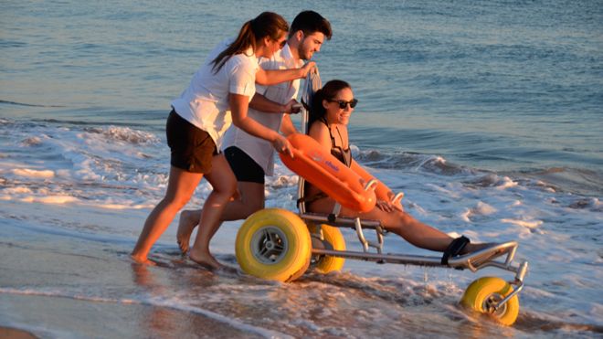 JorgeCarmo9's tweet photo. #Portugal #people #inclusion #accessibility #accessiblebeach #beach #accessibletourism In Portugal, there are 208 bathing areas β on the coast and on rivers β that are accessible to people with #reducedmobility. List with Accessible Beaches: https://t.co/pzWGKQMkKN https://t.co/SZhWY5RjD3