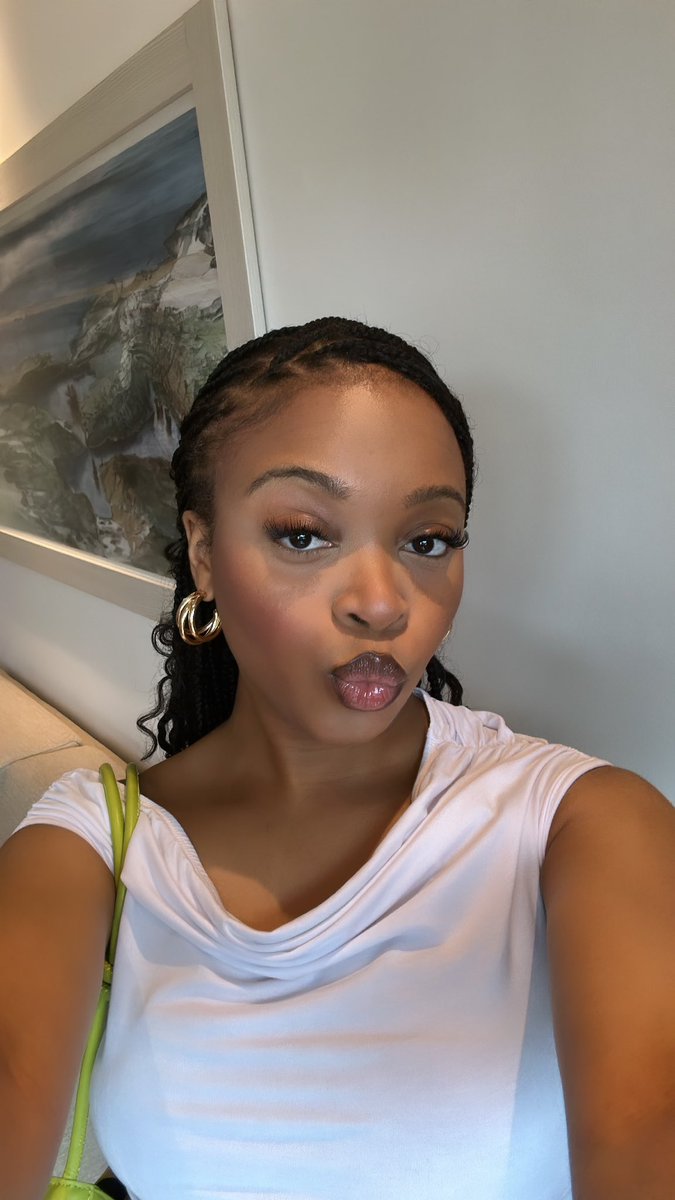 mxchellv's tweet photo. May was for making memories and looking cute 🏝️👙👄 https://t.co/6sSDIGVVXm