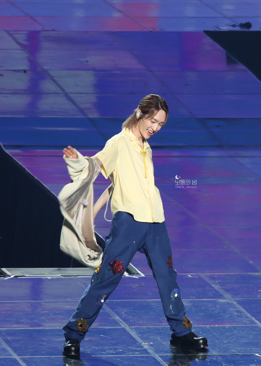 ONEW_Always's tweet photo. 🥼🫶
-
#샤이니 #SHINee #온유 #ONEW #이진기
#SHINee_FANMEETING
#EverydayisSHINeeDAY #PieceofSHINE https://t.co/QuLNRQzeXK