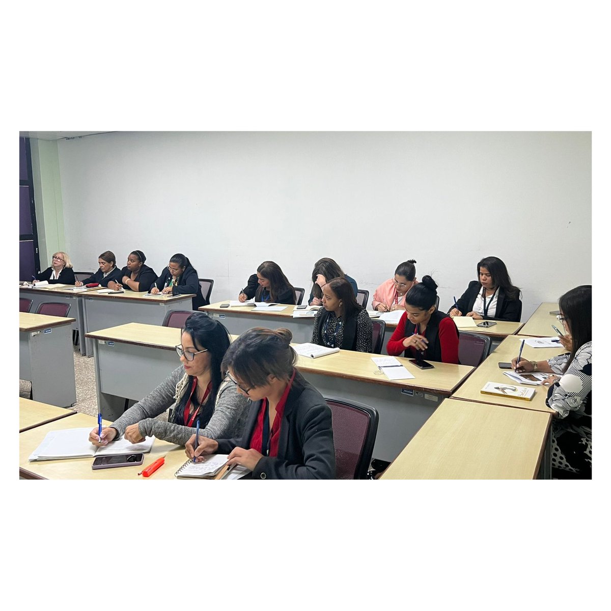 CAPGEFIRD's tweet photo. Damos continuidad al taller: Inteligencia Emocional, dirigido a colaboradores del @MinHaciendard
Al finalizar el taller, los participantes podrán comprender la importancia de mantener control de las emociones en las relaciones interpersonales en el ámbito laboral.
#CAPGEFIRD https://t.co/m7z0y1H6fy