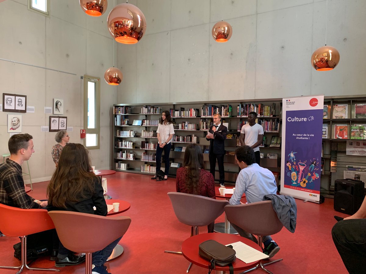 bibuvsq's tweet image. En ce moment à la #BUVersailles : remise des prix du concours « Nouvelles et BD » organisé par @CrousVersailles