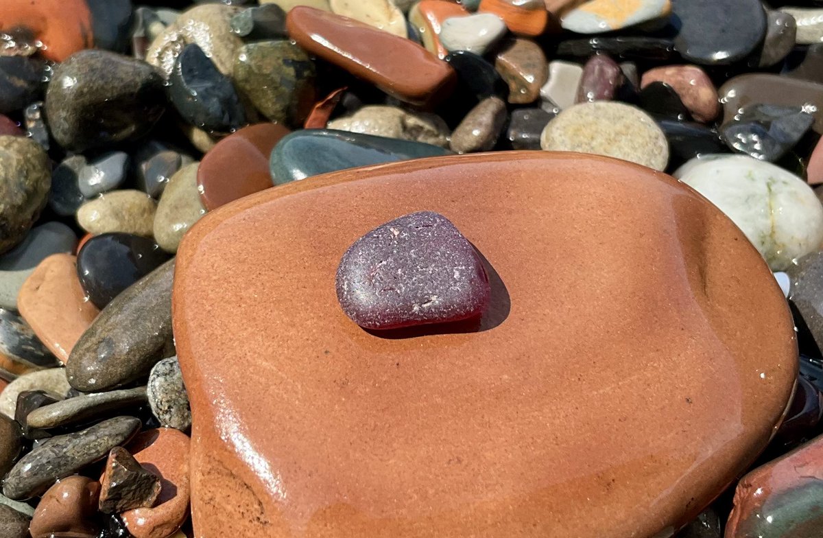 CapebretonGlass's tweet photo. ~ An awesome little find! ❤️
#beachcombing #capebreton #seaglass #mermaidstears #Beachcombing #beautiful #mudlarking #visitnovascotia #beachglass https://t.co/ekHbIJKLsu