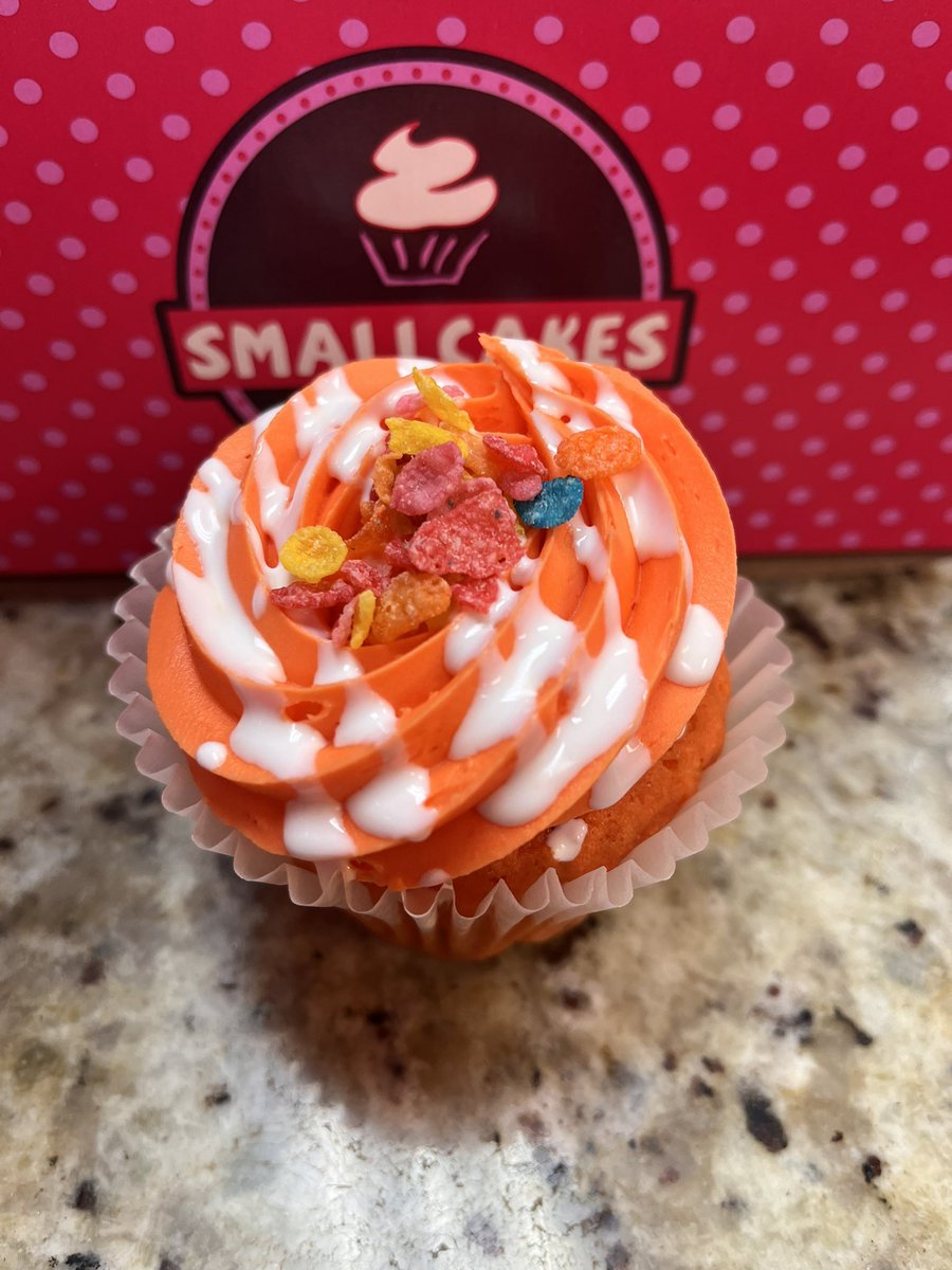 SmallCakesNDH's tweet photo. Happy June y’all! Today’s new special is our #StuffedCookie #Cupcake. We also have #FruityPebbles &amp; #ThinMint #Cupcakes +17 #delicious daily flavors! Order pickup 404.621.9634 or https://t.co/MTIy7NF1eE! Or get #delivery via #UberEats #GrubHub #Postmates or #DoorDash! https://t.co/7OzfFqxeUZ
