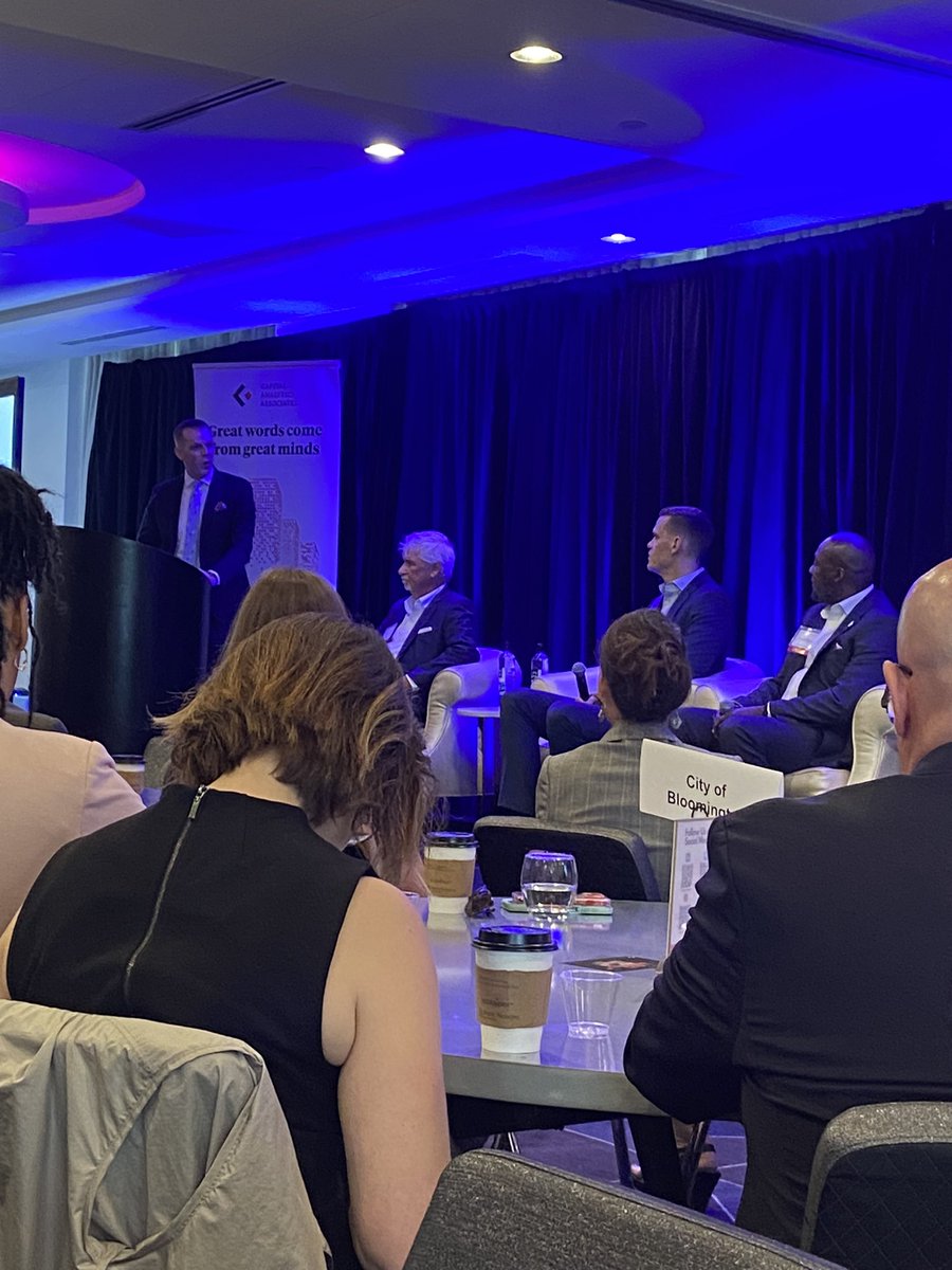 SunriseTerri's tweet photo. @SunriseBanks joining the #investing conversation with #valuebasedbanking #imsp23summit https://t.co/B4MYeNnKaN