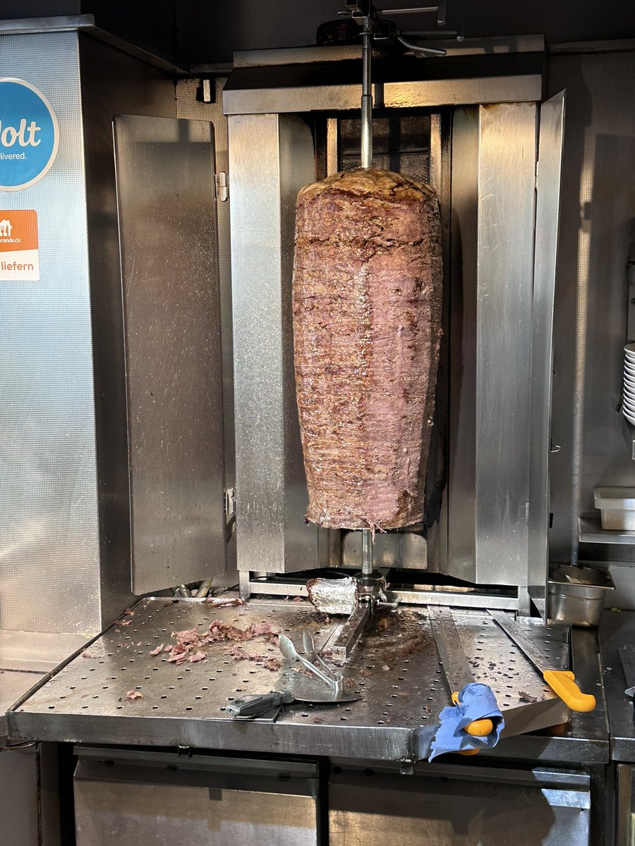 GonFerOlivia's tweet photo. En este momento en versión Döner Kebab en Hasir Schöneberg, Berlín. #dönerkebab #hasir #hasirschöneberg #berlin #Berlin https://t.co/7KqsKU46PK