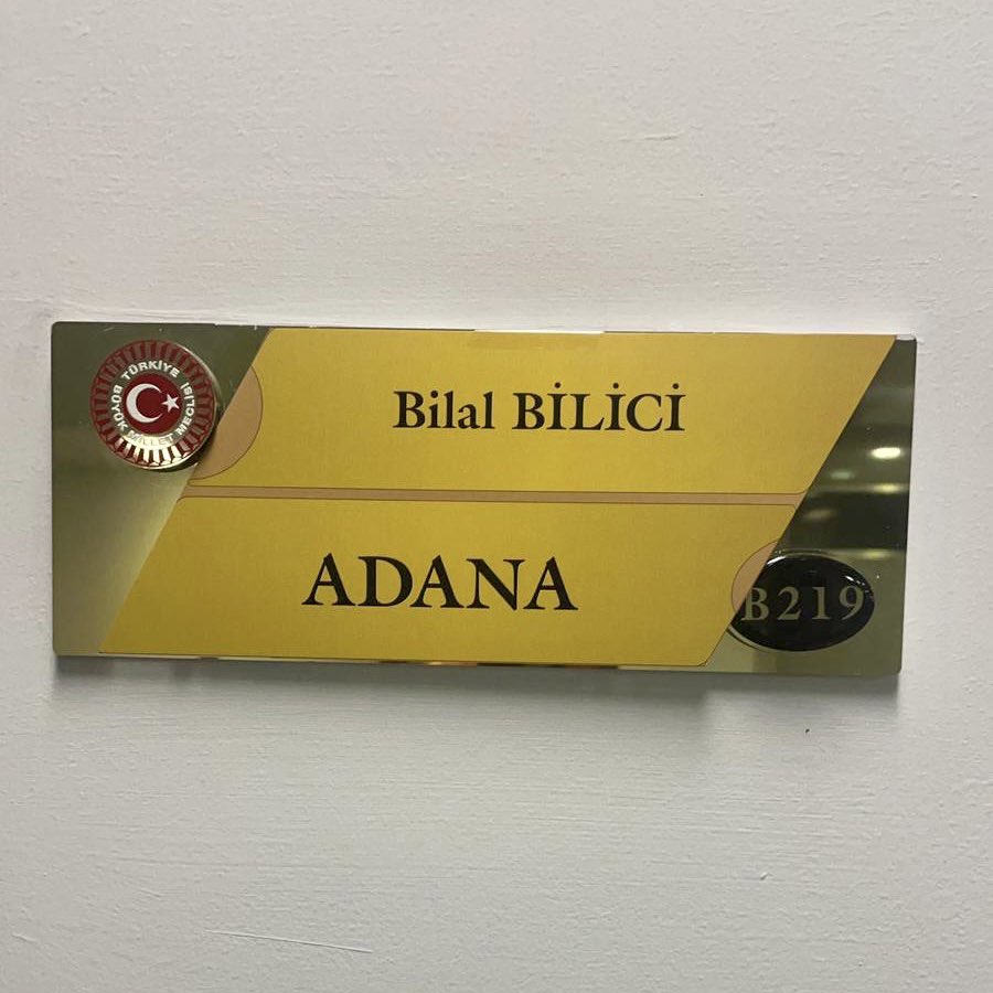 Bu odanın kapısı başta Adanalı Hemşehrilerim olmak üzere kadın erkek, büyük küçük ayırt etmeksizin tüm vatandaşlarımıza her daim açık olacaktır. 
Tüm vatandaşlarımızı sabırla dinleyip sorunlarını çözmek için var gücümle çalışacağım.

#BilalBilici
#SanaSöz
#KararVer
#ÖnceAdana…